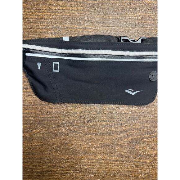 Everlast Black Running Travel Gym Concert Active Small Lightweight Belt Bag - Picture 3 of 5